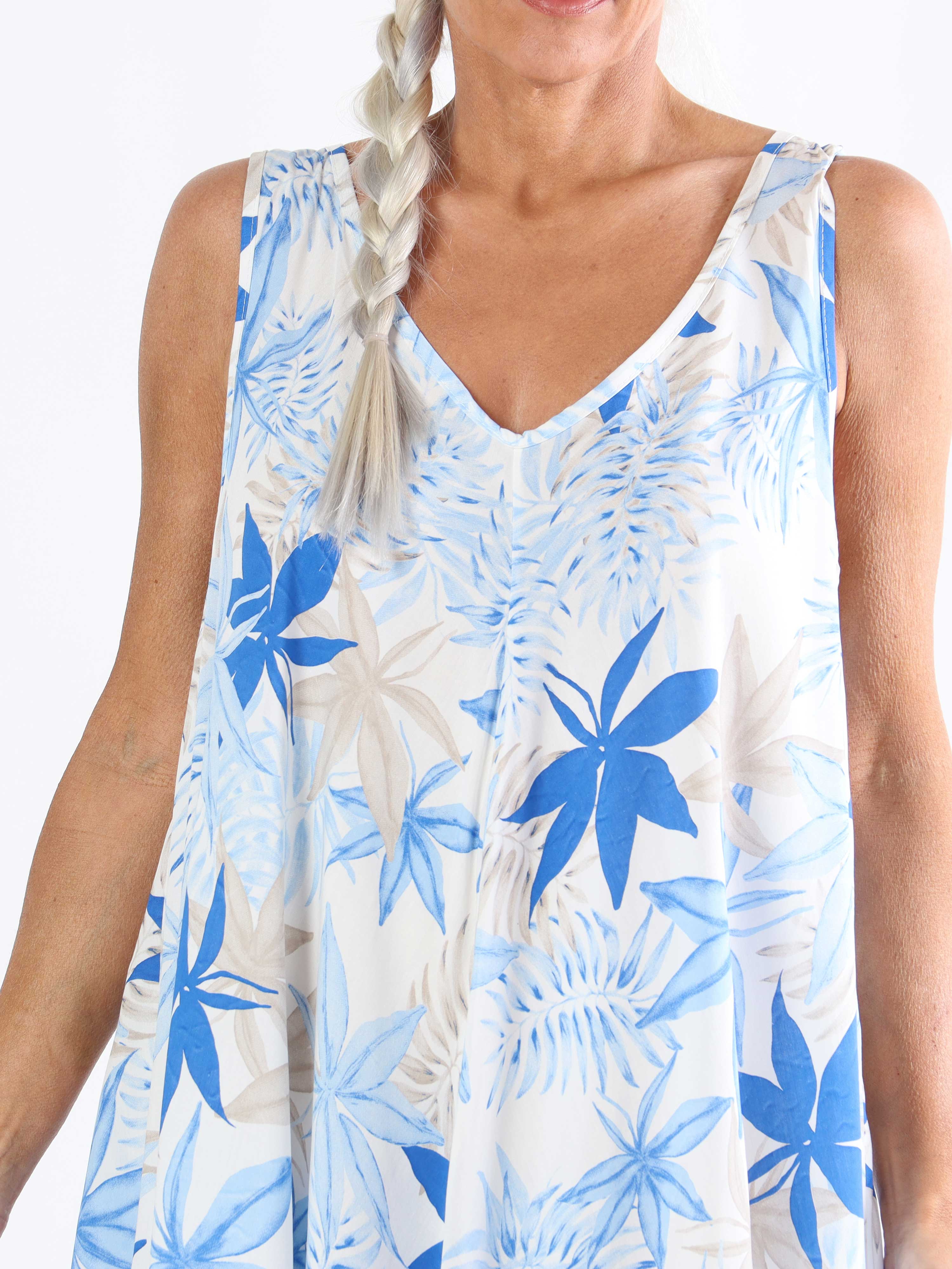 Sigri - Blommig plus size-klänning i viskos med breda axelband